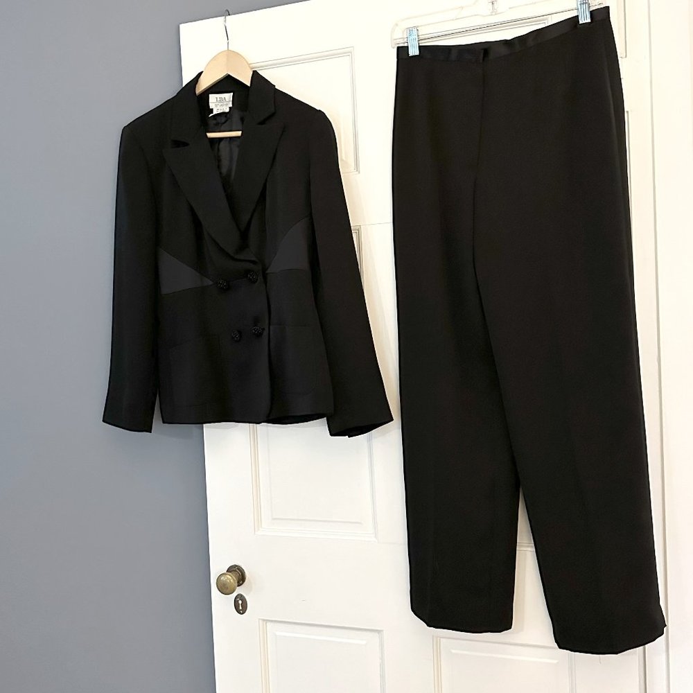 Women's Formal Tuxedo Suit, double breasted, with beautiful buttons LBA Studio 8